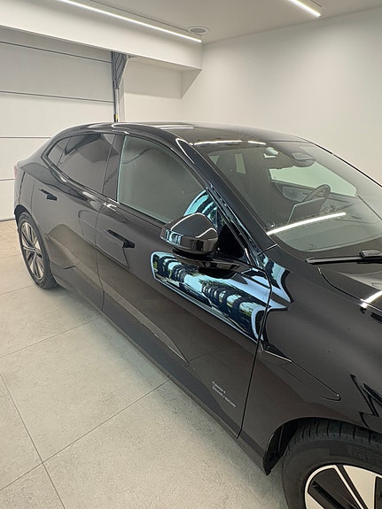 Polestar 4 2 of 8