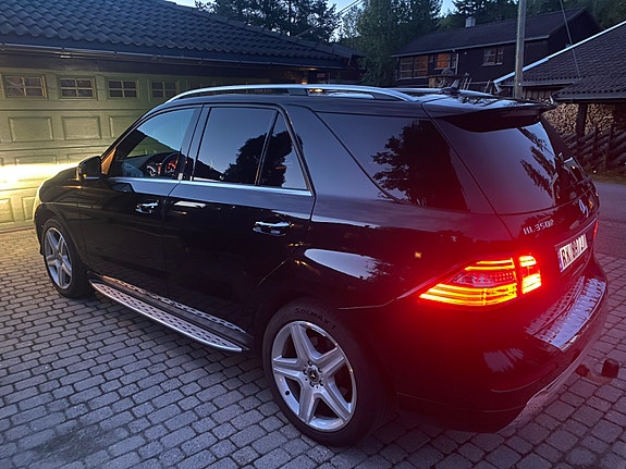 Mercedes-Benz ML350 2 of 30