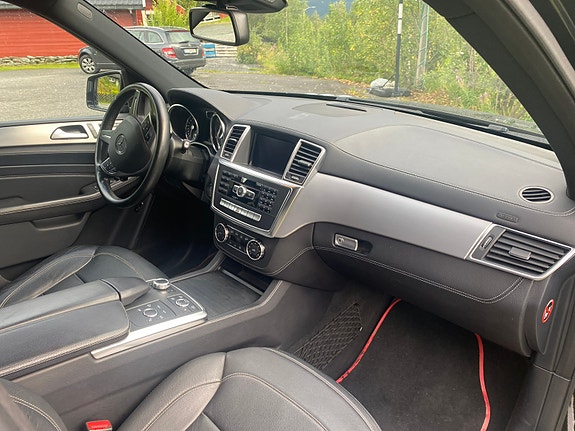 Mercedes-Benz ML350 11 of 30