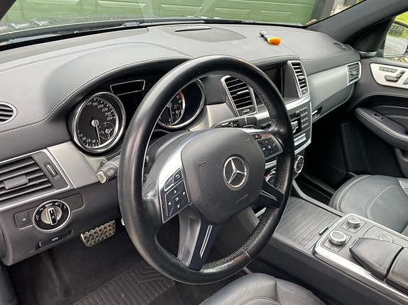 Mercedes-Benz ML350 20 of 30