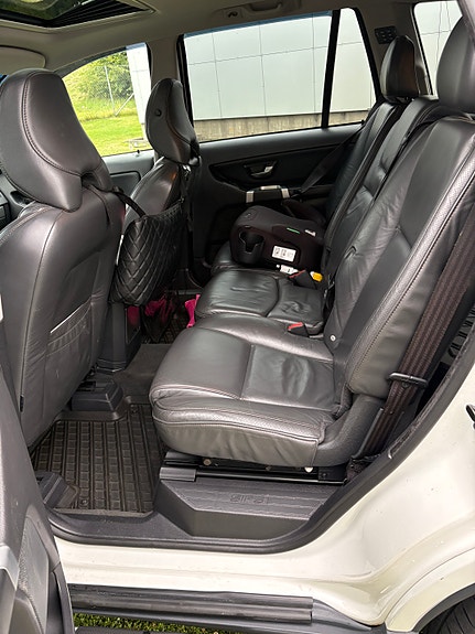 Volvo XC90 8 of 30