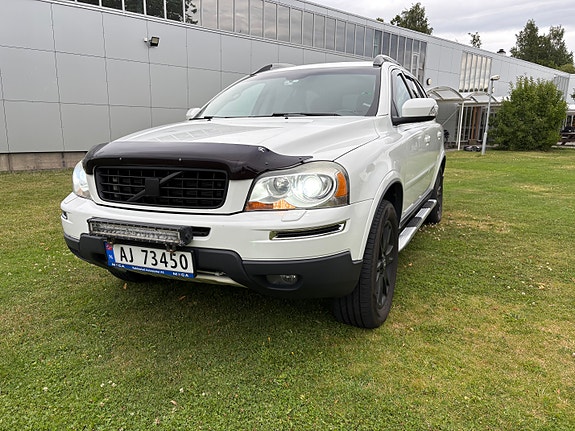 Volvo XC90 2 of 30