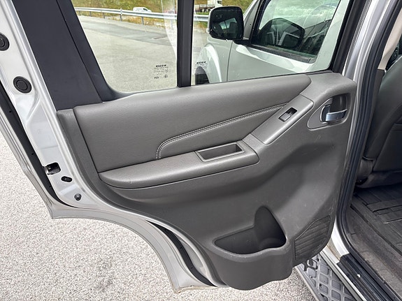 Nissan Pathfinder 13 of 30