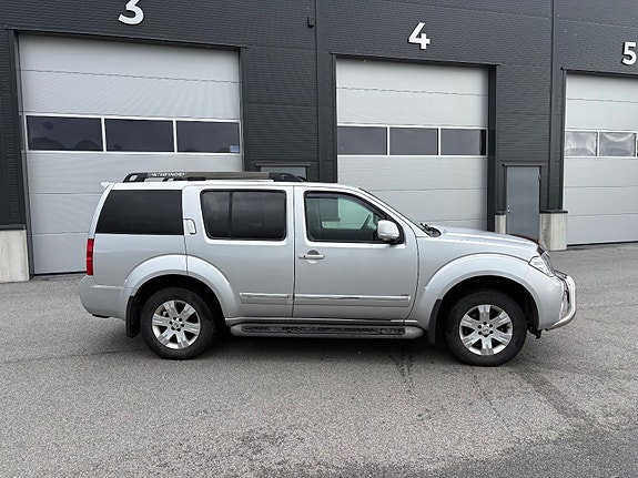 Nissan Pathfinder 2 of 30