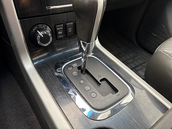 Nissan Pathfinder 25 of 30