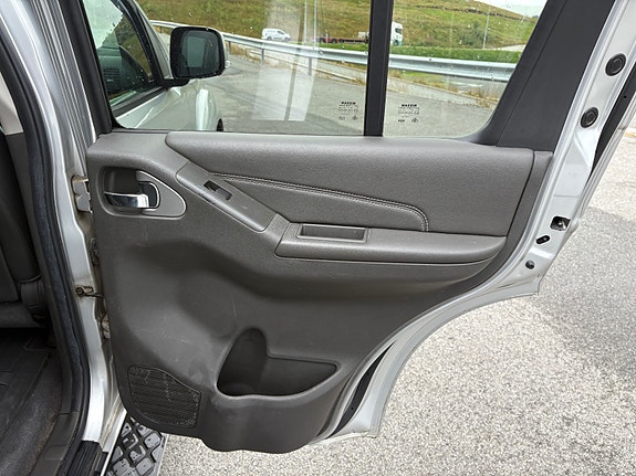 Nissan Pathfinder 17 of 30