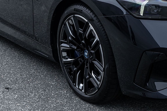 BMW i5 3 of 30