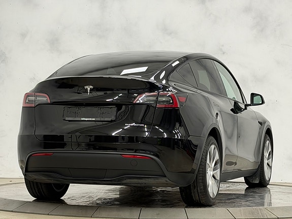 Tesla Model Y 9 of 30