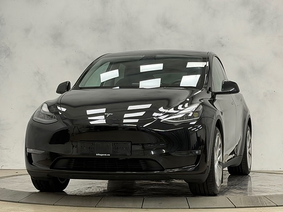 Tesla Model Y 3 of 30