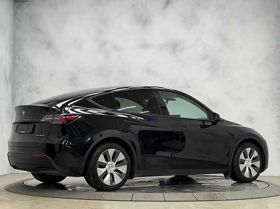Tesla Model Y 8 of 30