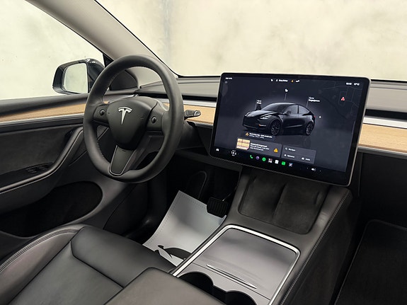 Tesla Model Y 29 of 30