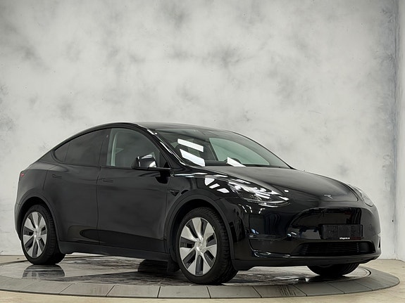 Tesla Model Y 6 of 30