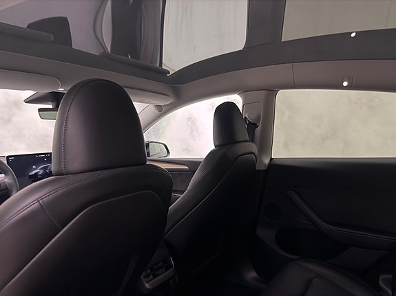 Tesla Model Y 21 of 30