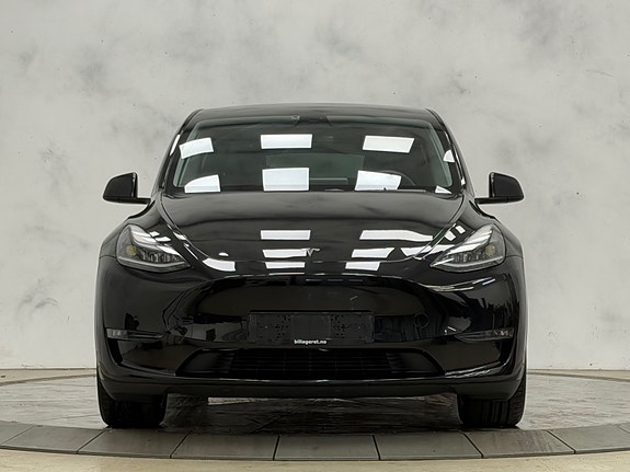 Tesla Model Y 4 of 30