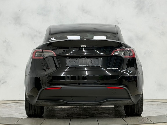 Tesla Model Y 10 of 30