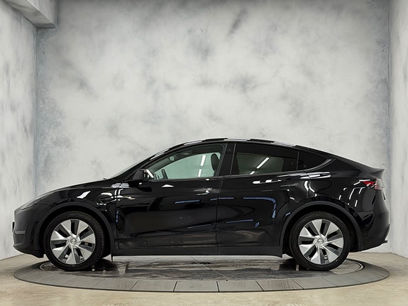 Tesla Model Y 13 of 30