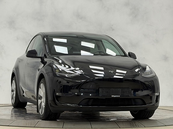Tesla Model Y 5 of 30