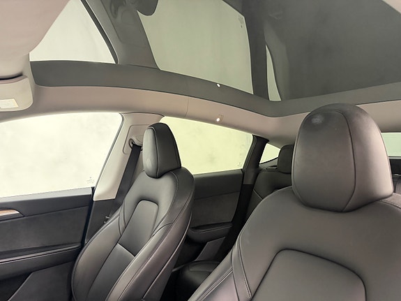 Tesla Model Y 18 of 30