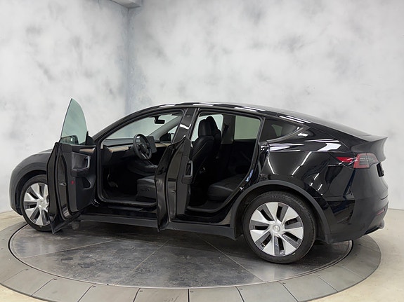 Tesla Model Y 15 of 30