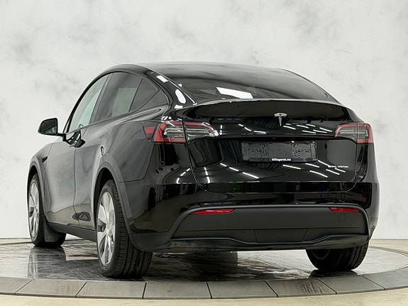 Tesla Model Y 11 of 30