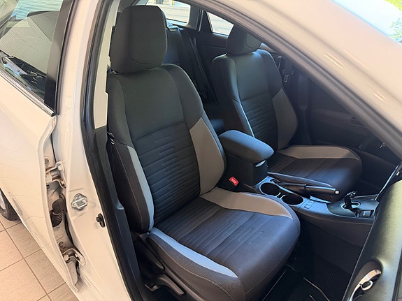 Toyota Auris 25 of 30