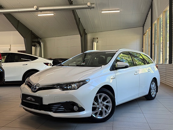 Toyota Auris 3 of 30