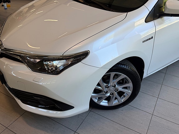 Toyota Auris 12 of 30