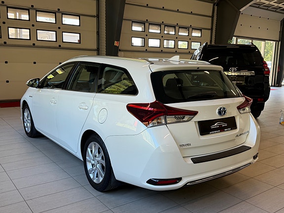 Toyota Auris 17 of 30
