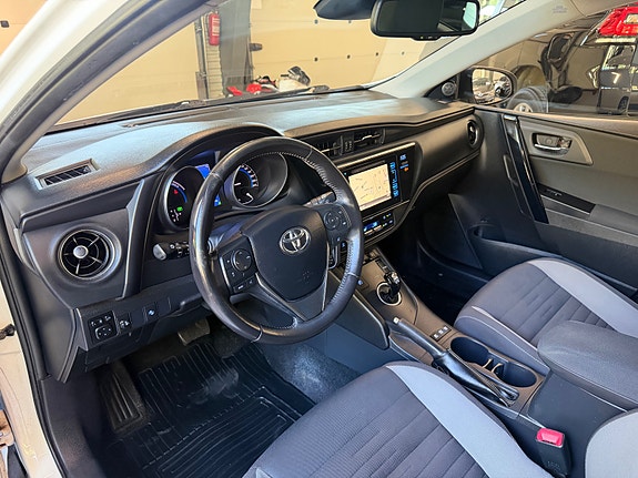 Toyota Auris 22 of 30