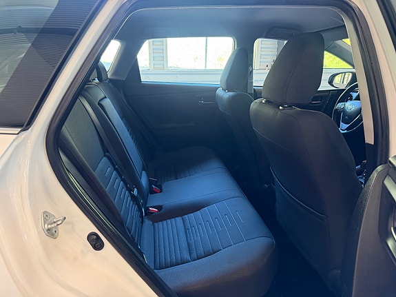 Toyota Auris 27 of 30