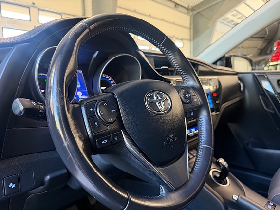 Toyota Auris 29 of 30