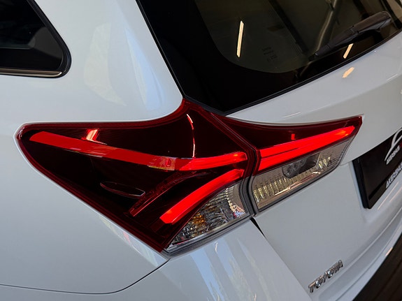 Toyota Auris 19 of 30