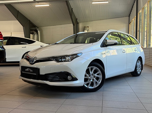 Toyota Auris 6 of 30