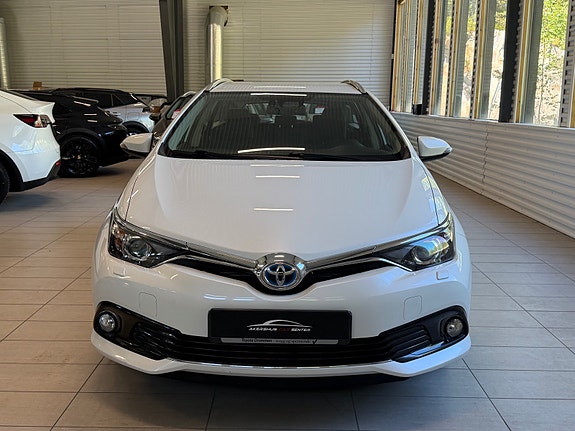 Toyota Auris 5 of 30