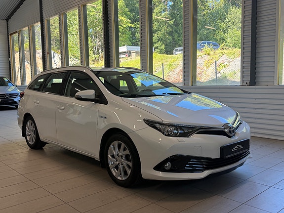 Toyota Auris 7 of 30