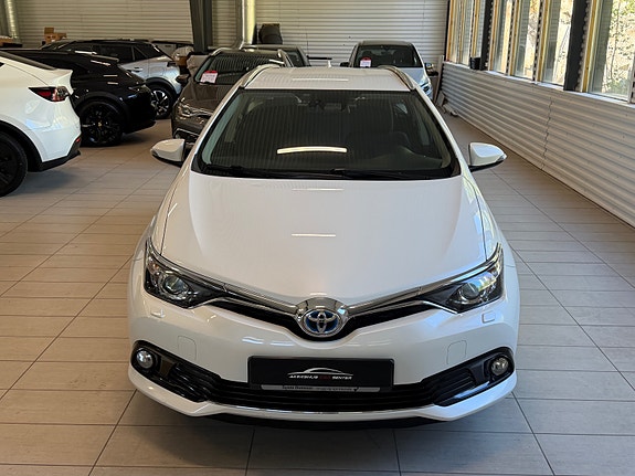 Toyota Auris 4 of 30