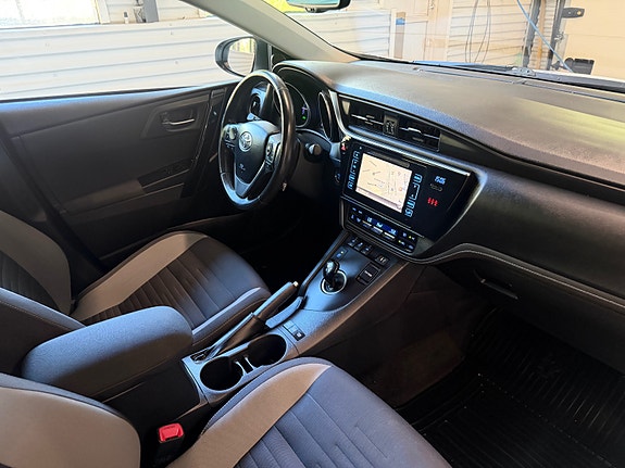 Toyota Auris 24 of 30