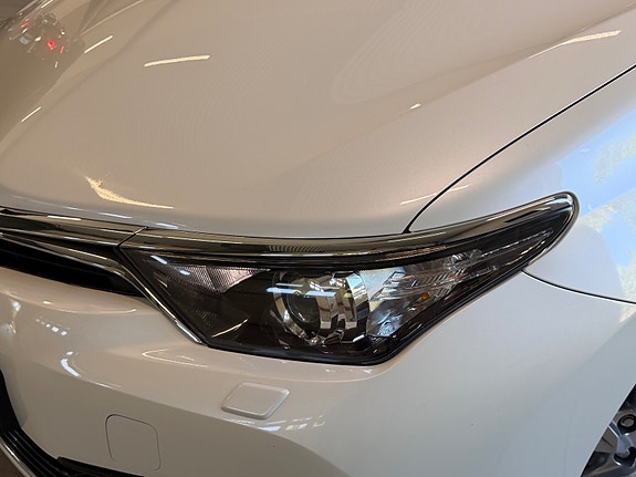 Toyota Auris 10 of 30