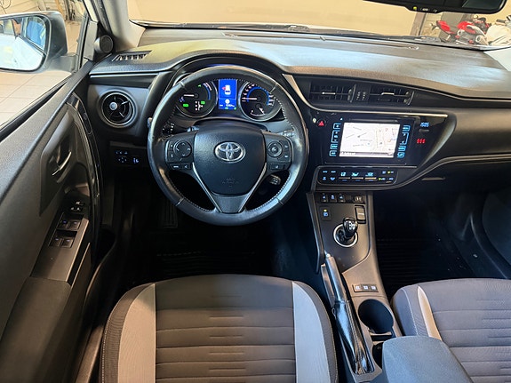 Toyota Auris 21 of 30