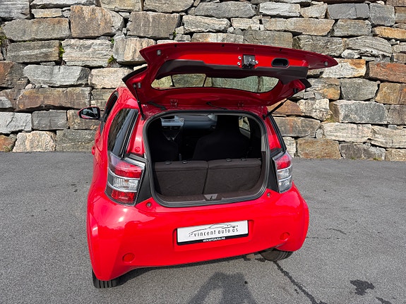 Toyota IQ 21 of 30