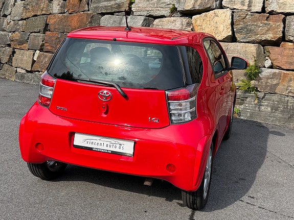 Toyota IQ 12 of 30