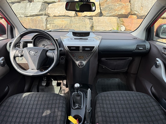 Toyota IQ 27 of 30