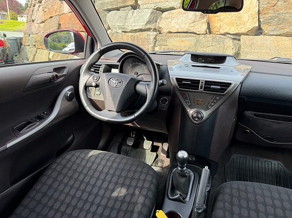 Toyota IQ 29 of 30