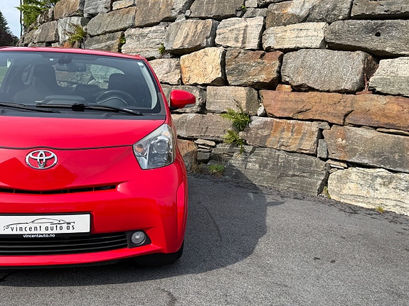 Toyota IQ 16 of 30