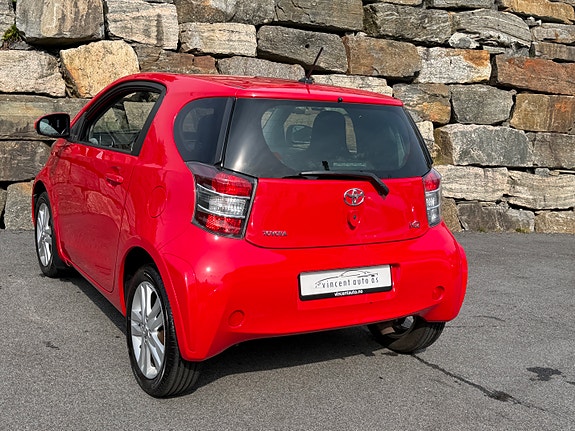 Toyota IQ 9 of 30