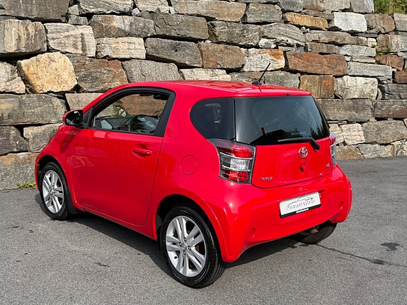 Toyota IQ 8 of 30