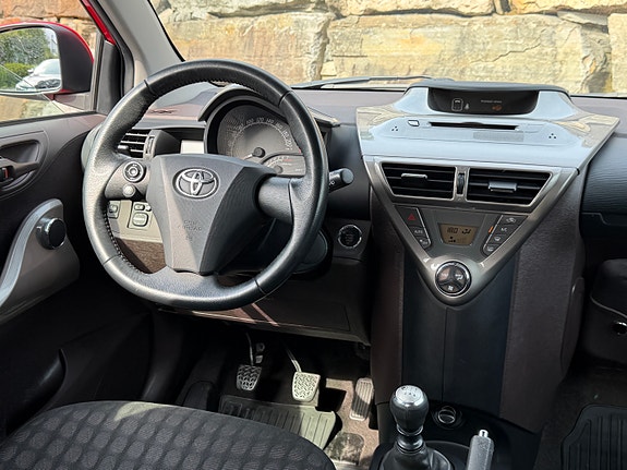 Toyota IQ 30 of 30