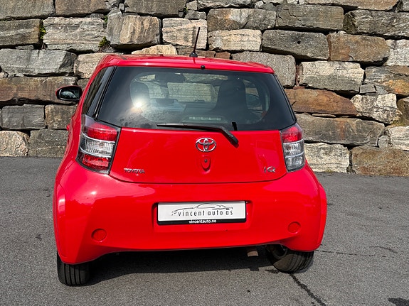 Toyota IQ 10 of 30