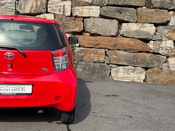 Toyota IQ 17 of 30