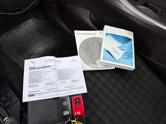 Toyota IQ 23 of 30